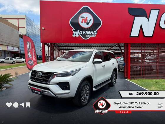 TOYOTA HILUX SW4 2.8 D-4D TURBO DIESEL SRX 4X4 AUTOMÁTICO